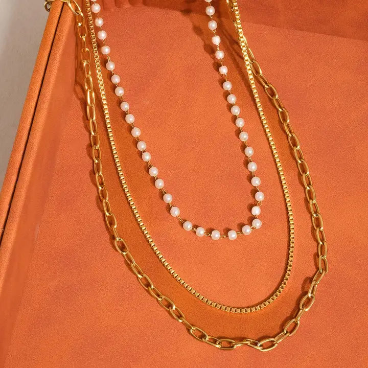 CADEAUX NECKLACE