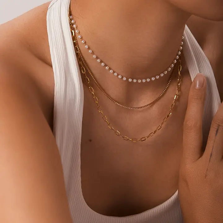 CADEAUX NECKLACE