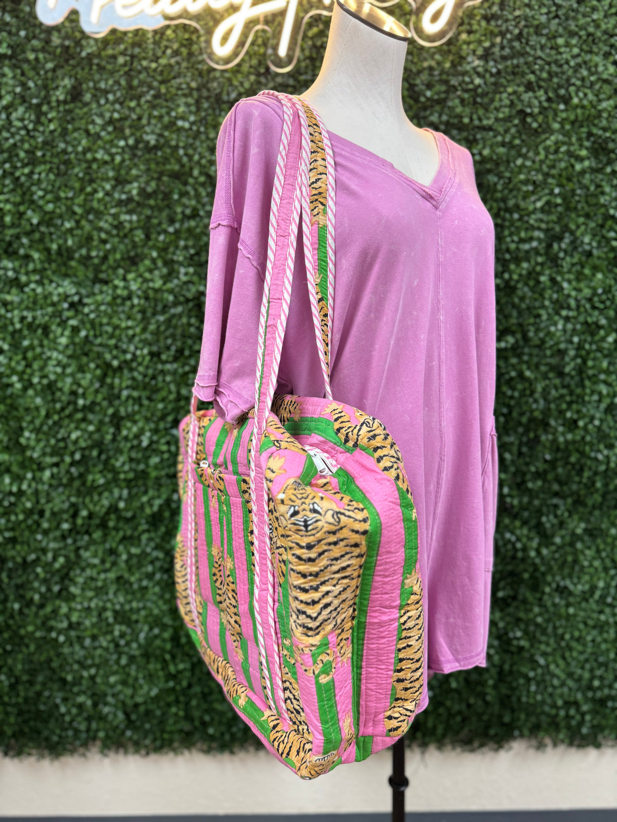 QUILTED WEEKENDER BAG