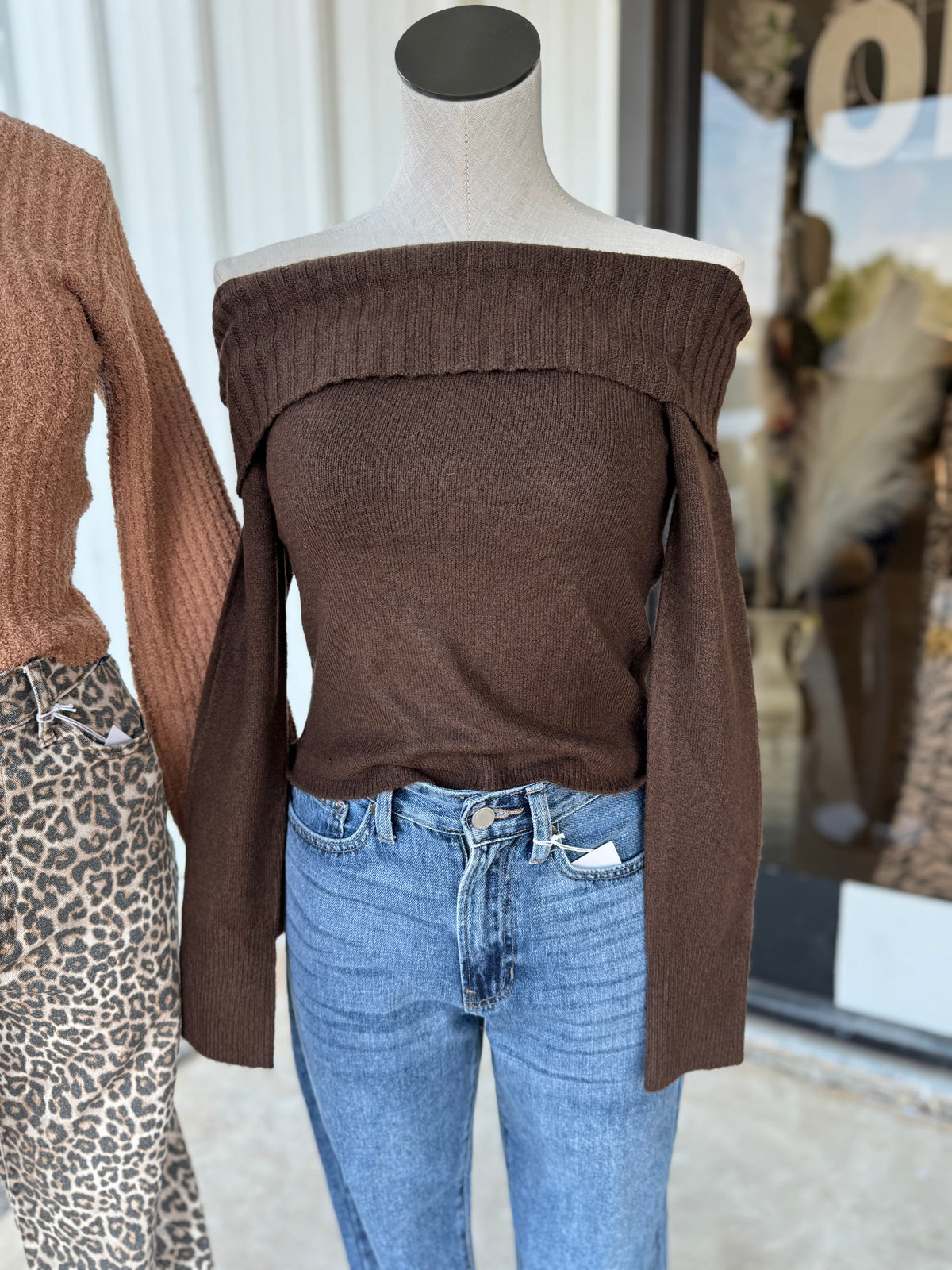 TRUE SWEATER TOP