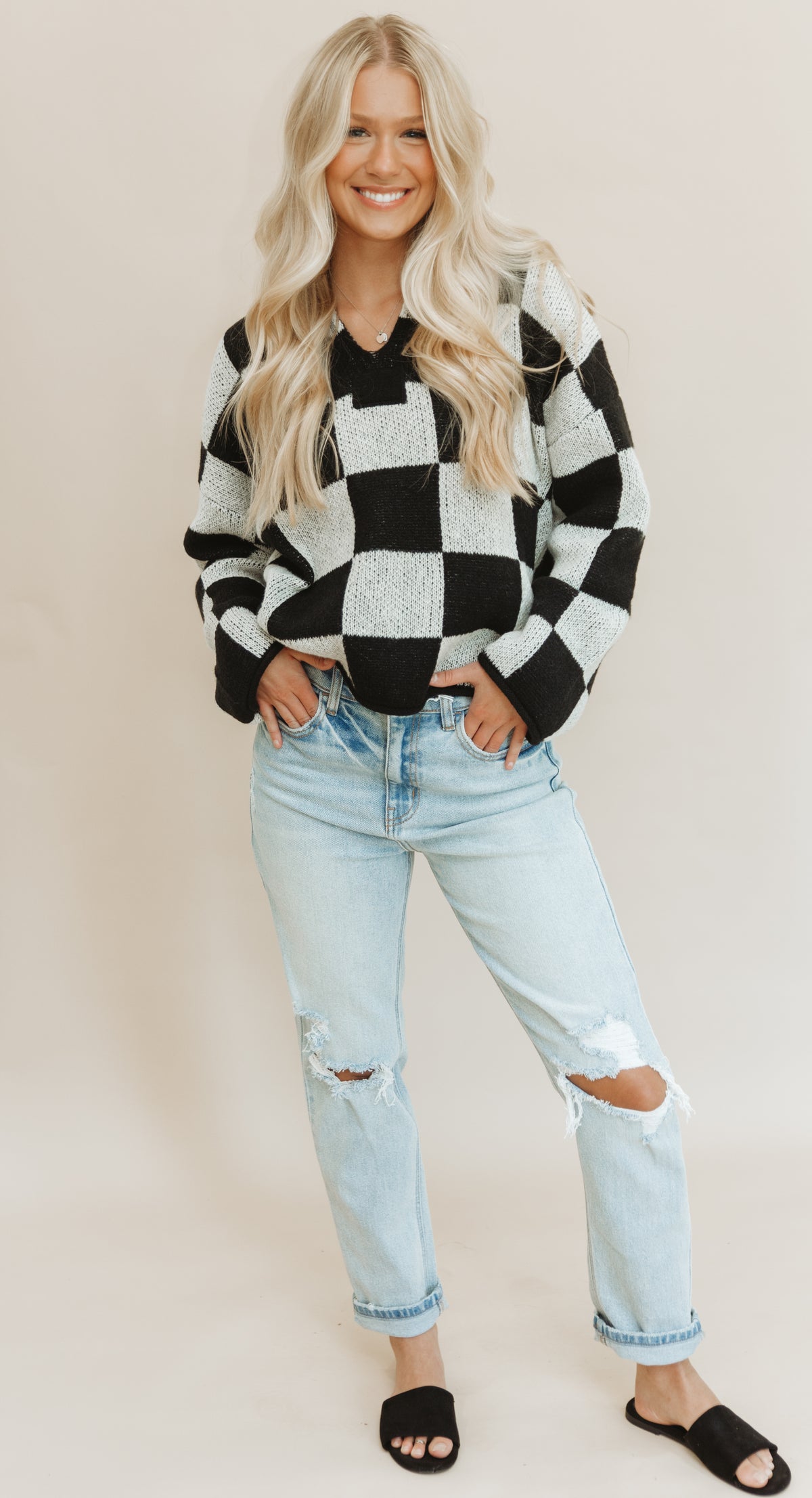 BLACK CHECK SWEATER