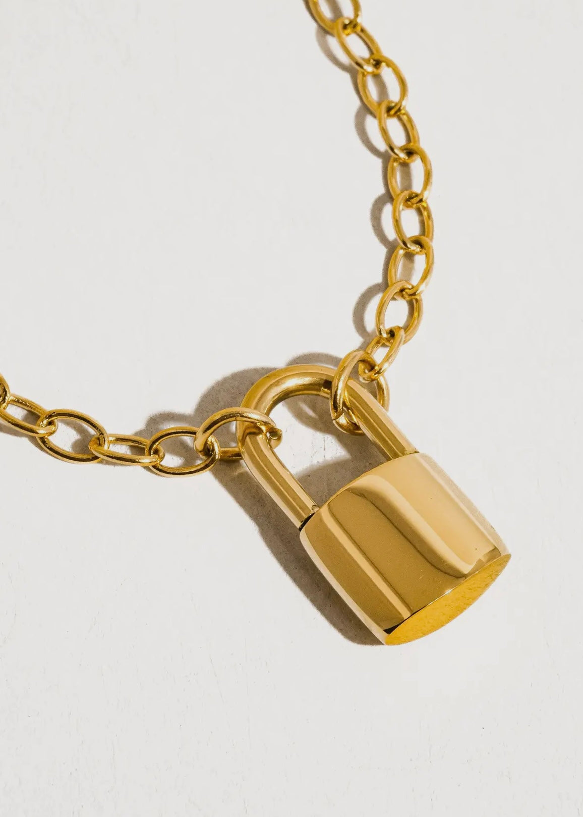 LOCKY LOCK CHAIN NECKLACE