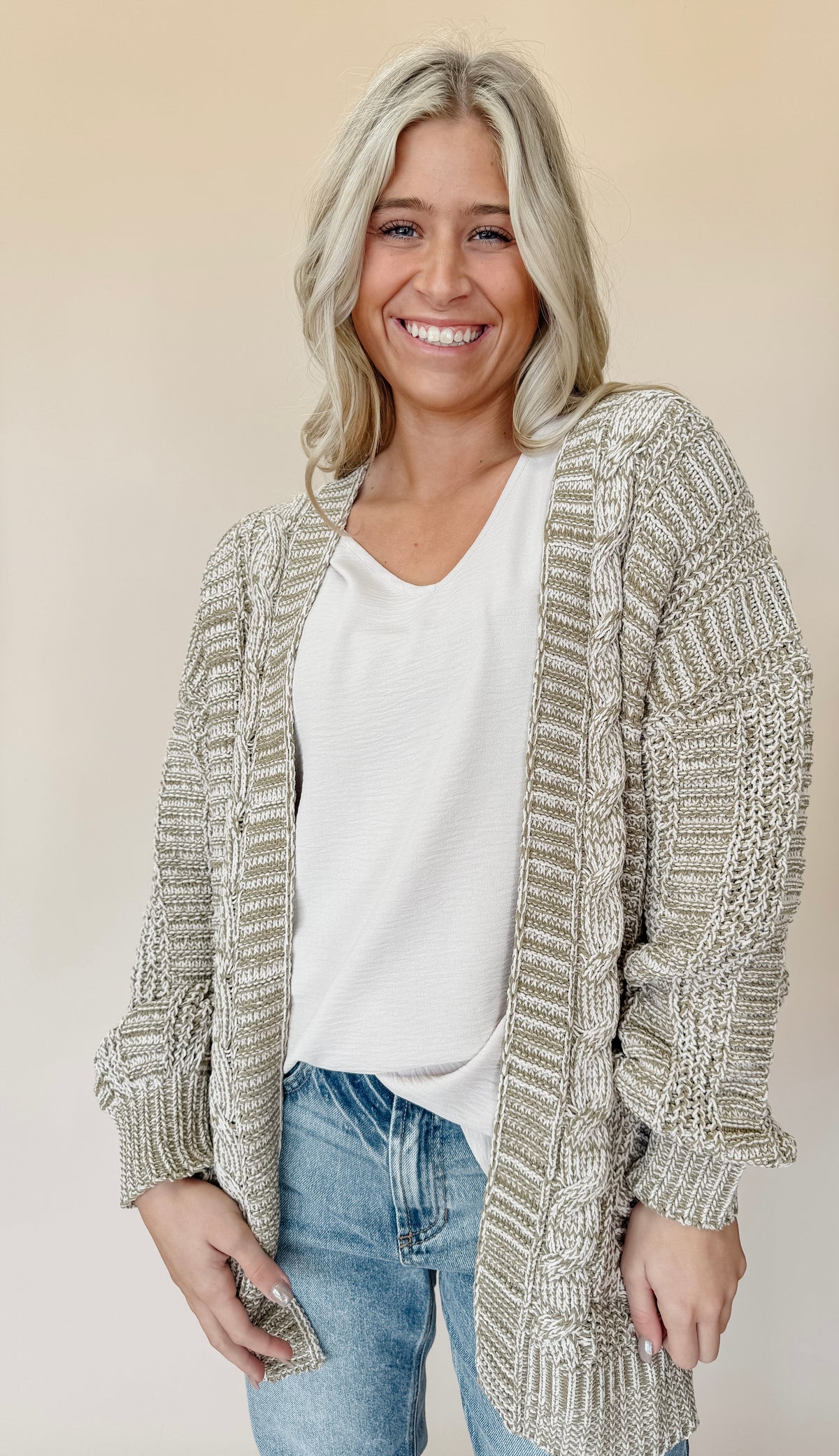 TWO TONED KNIT CARDI