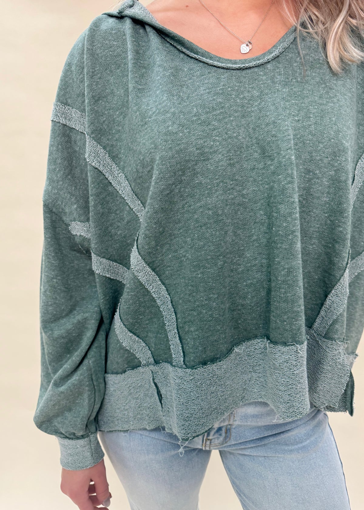 CONTRAST HOODIE