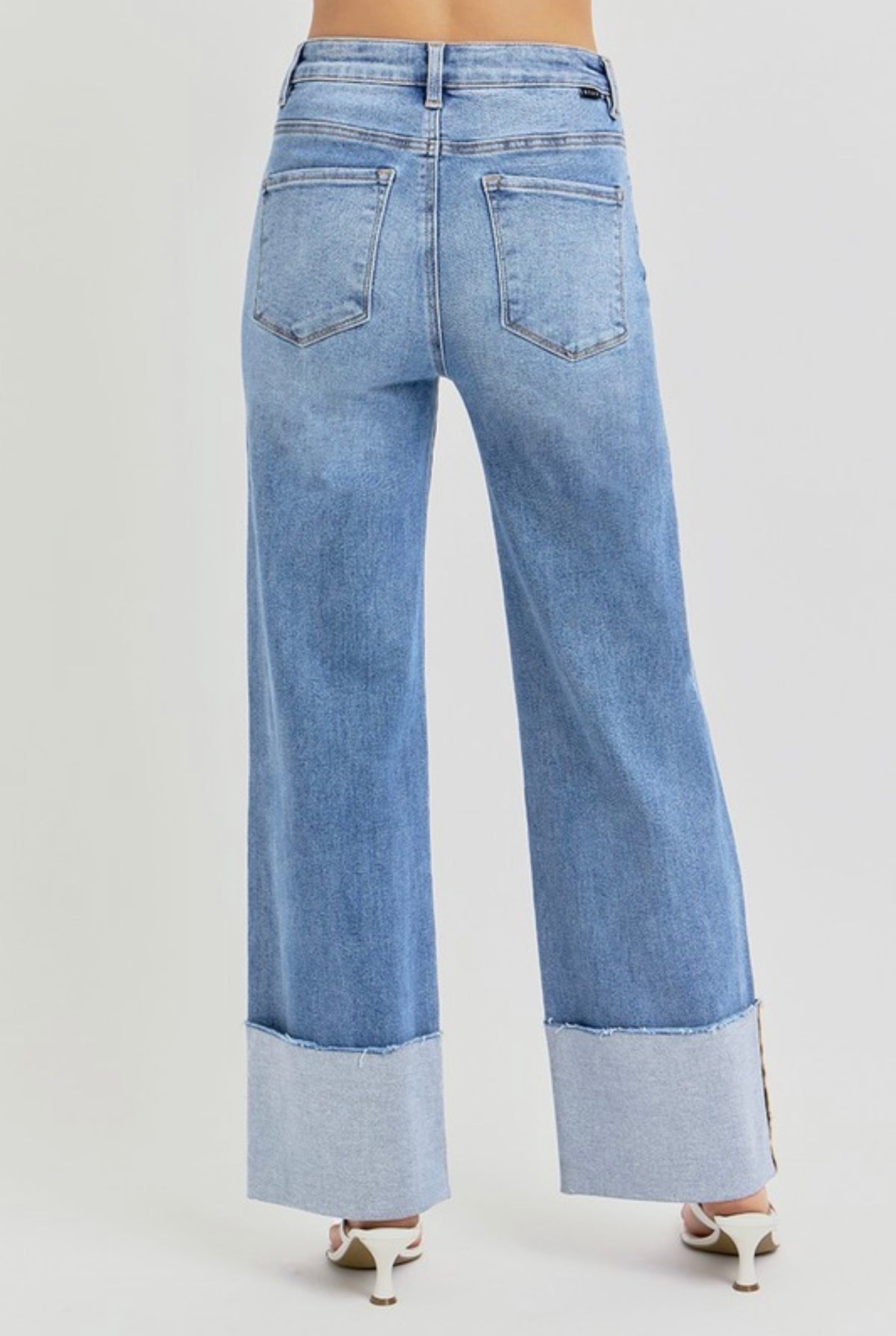 ROUNDING RISEN JEAN