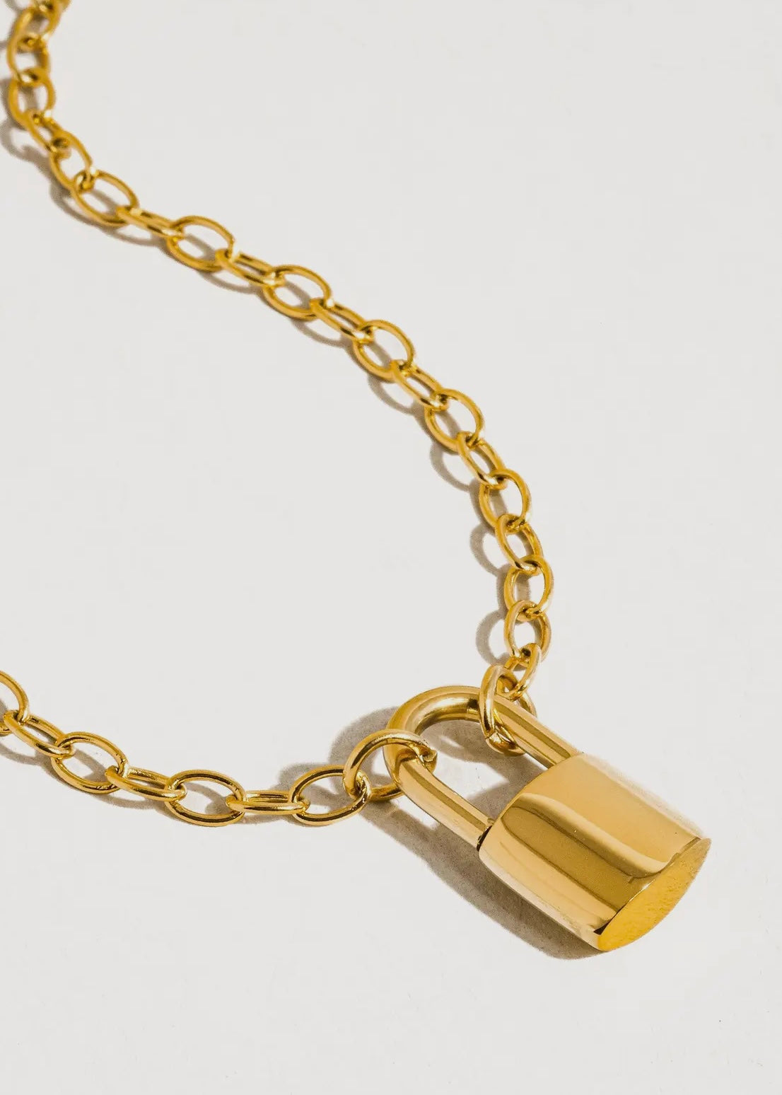 LOCKY LOCK CHAIN NECKLACE