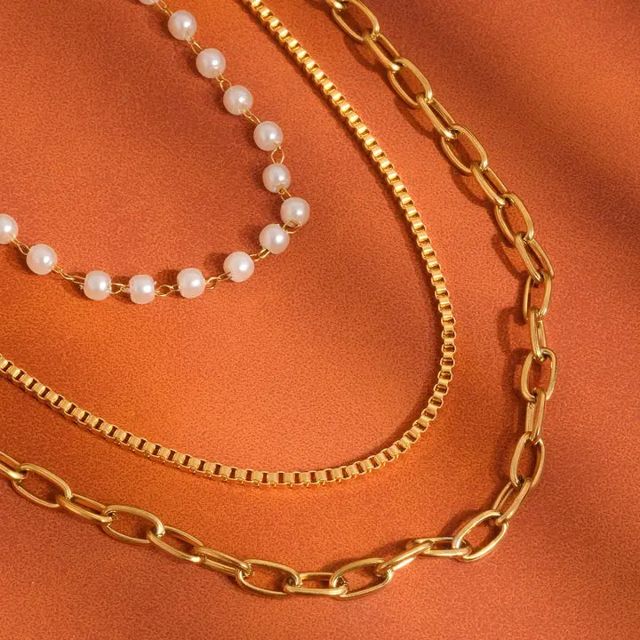 CADEAUX NECKLACE